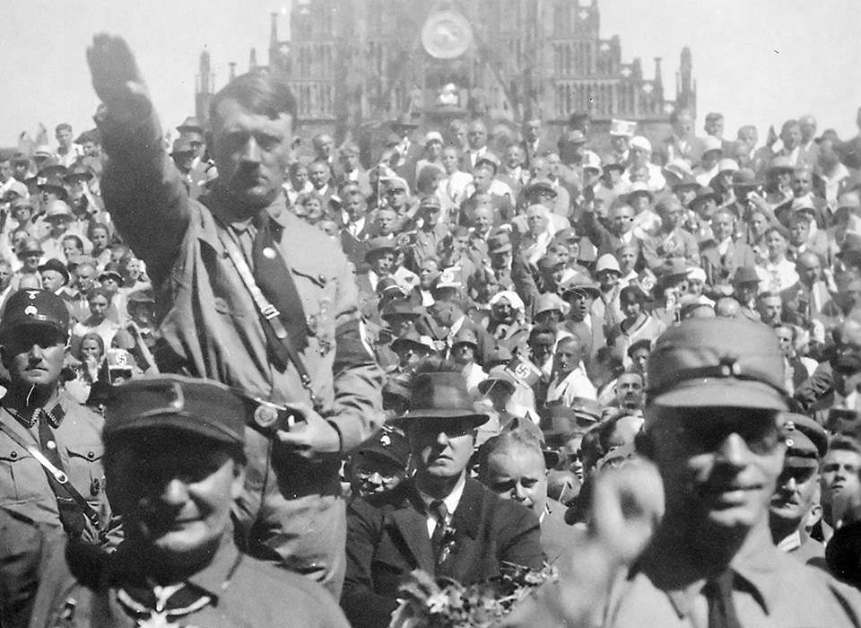 Adolf Hitler dan Jejak Hukum Pidana yang Berlaku Surut