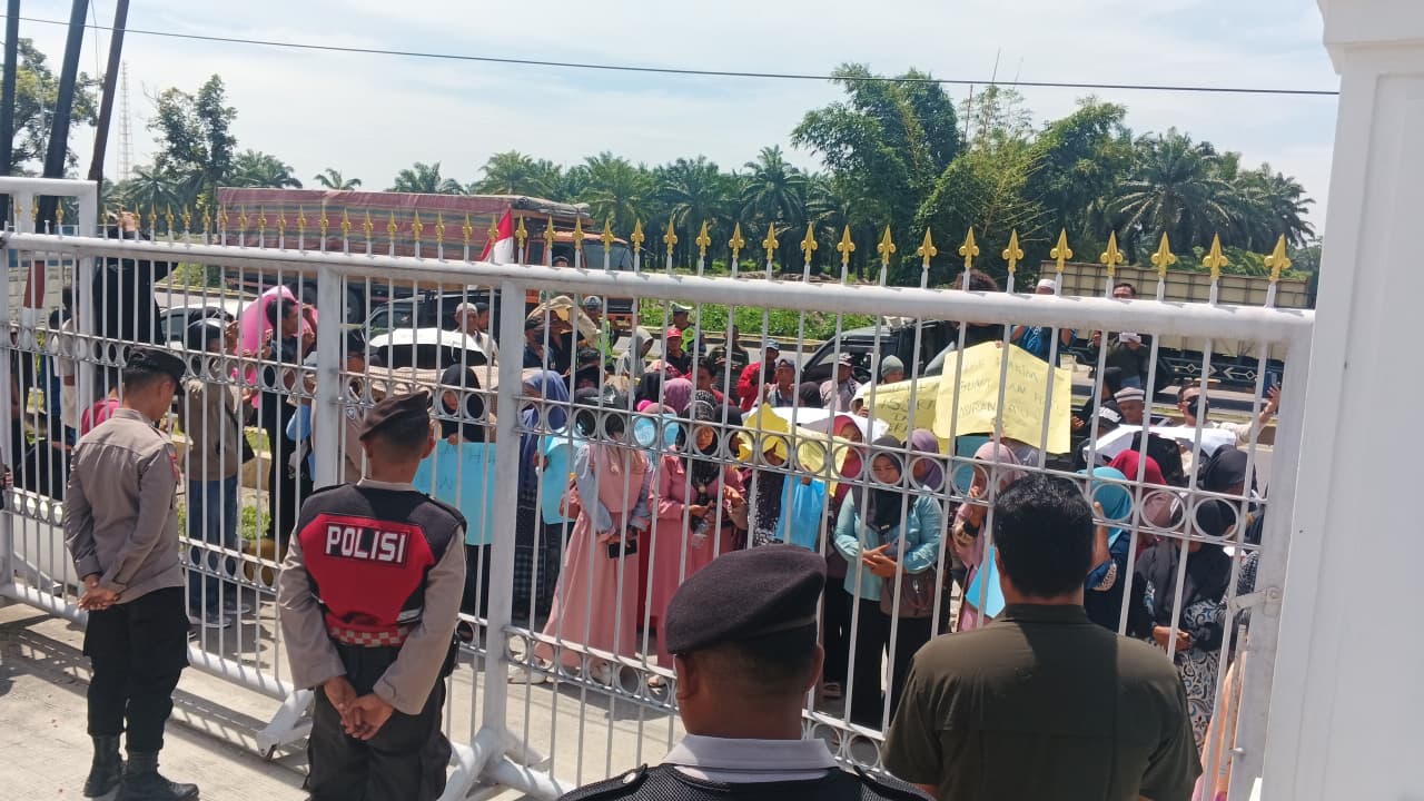 Aksi Damai di Gerbang PN Sei Rampah, Humas: Kami Pastikan tidak ada Intervensi!