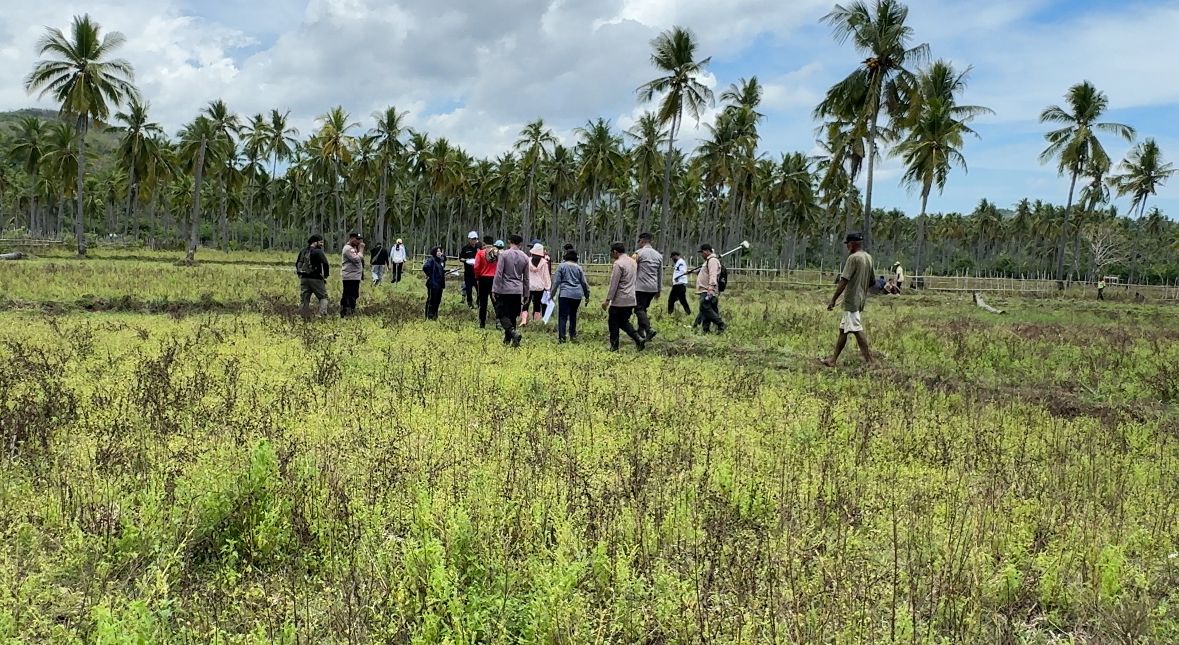 Arungi Lautan dan Jalan Rusak, PN Labuan Bajo NTT Sidang ke Desa Bari