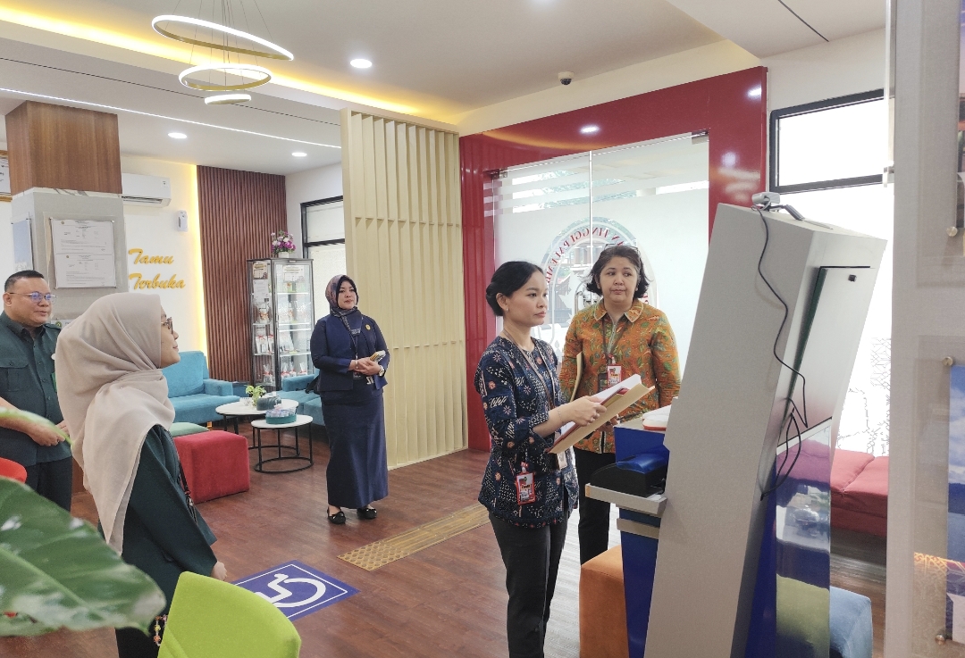 Badilum Uji Keterbukaan Informasi Publik Langsung di PT Palembang