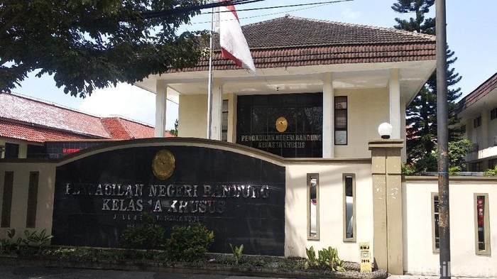 Dokter Pelaku Kekerasan Seksual Divonis 11 Tahun Penjara & Restitusi Rp137 Juta