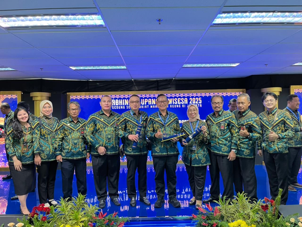 Hakim PT Jateng Terima Penghargaan AMPUH hingga Hakim Pengawas Daerah Terbaik