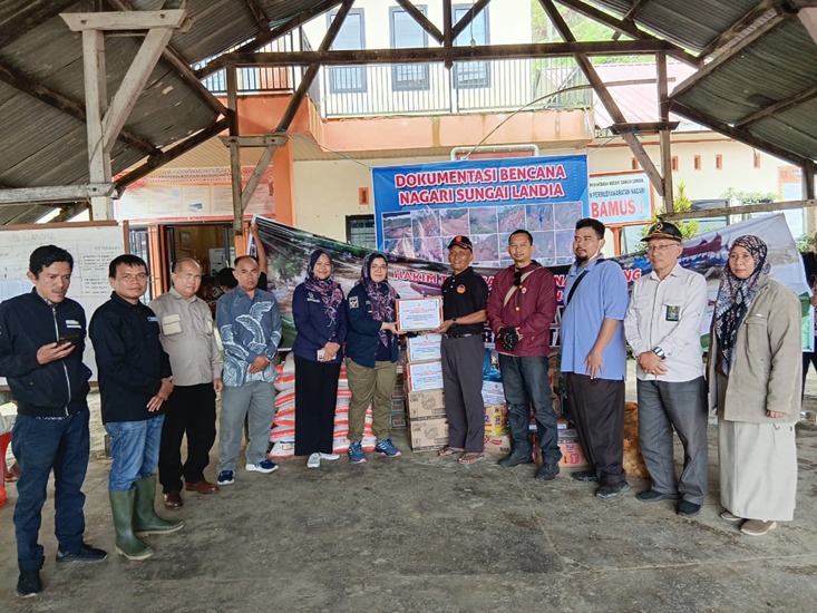 Hakim Tuah Sakato Ranah Minang Beri Bantuan Korban Bencana Di Kabupaten Agam