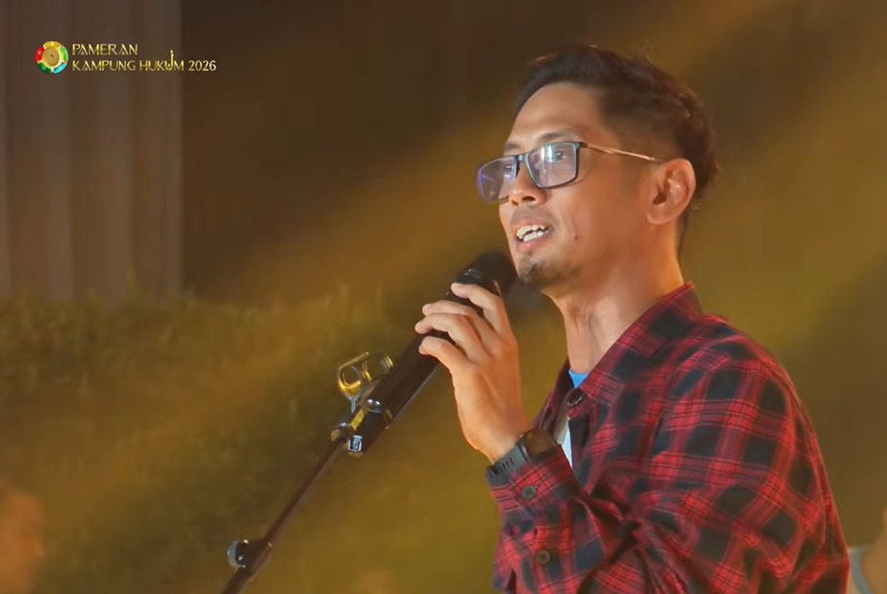 Dok. Deka (Ketua PN Paringin) selaku Vokalis.