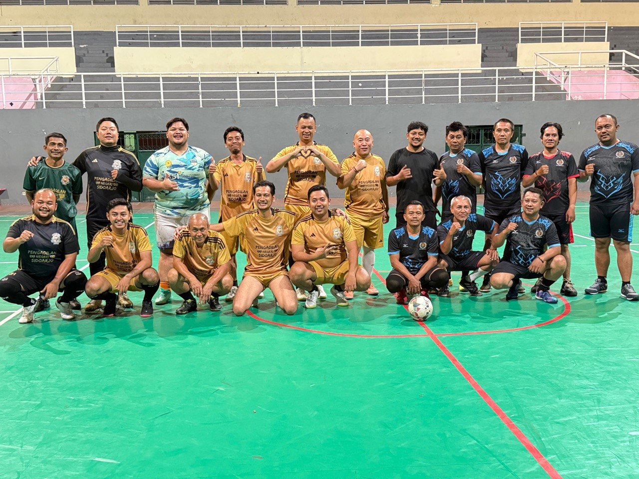 Jalin Sinergi, PN Sidoarjo Main Futsal Bersama Persatuan Wartawan Indonesia (PWI)