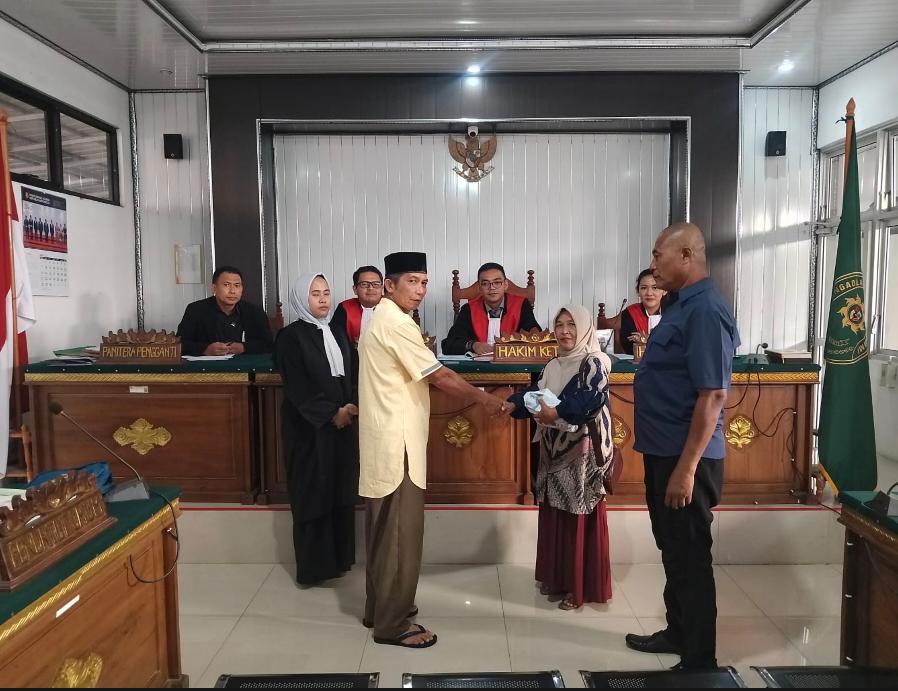 Jaminkan Surat Kendaraan Tetangga, Terdakwa & Korban Berdamai lewat MKR di PN Kotabumi