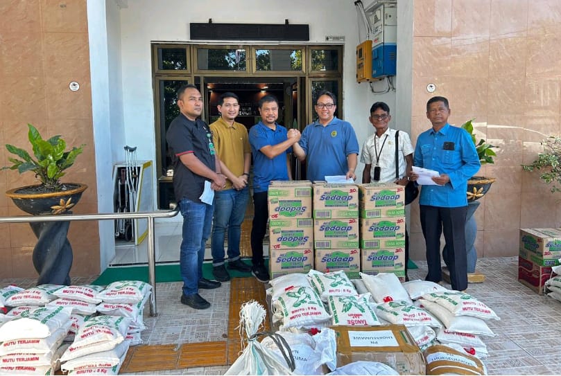 Jembatan Putus, Tak Surutkan PN Bireuen Salurkan Bantuan PT Banda Aceh ke PN Terdampak Bencana