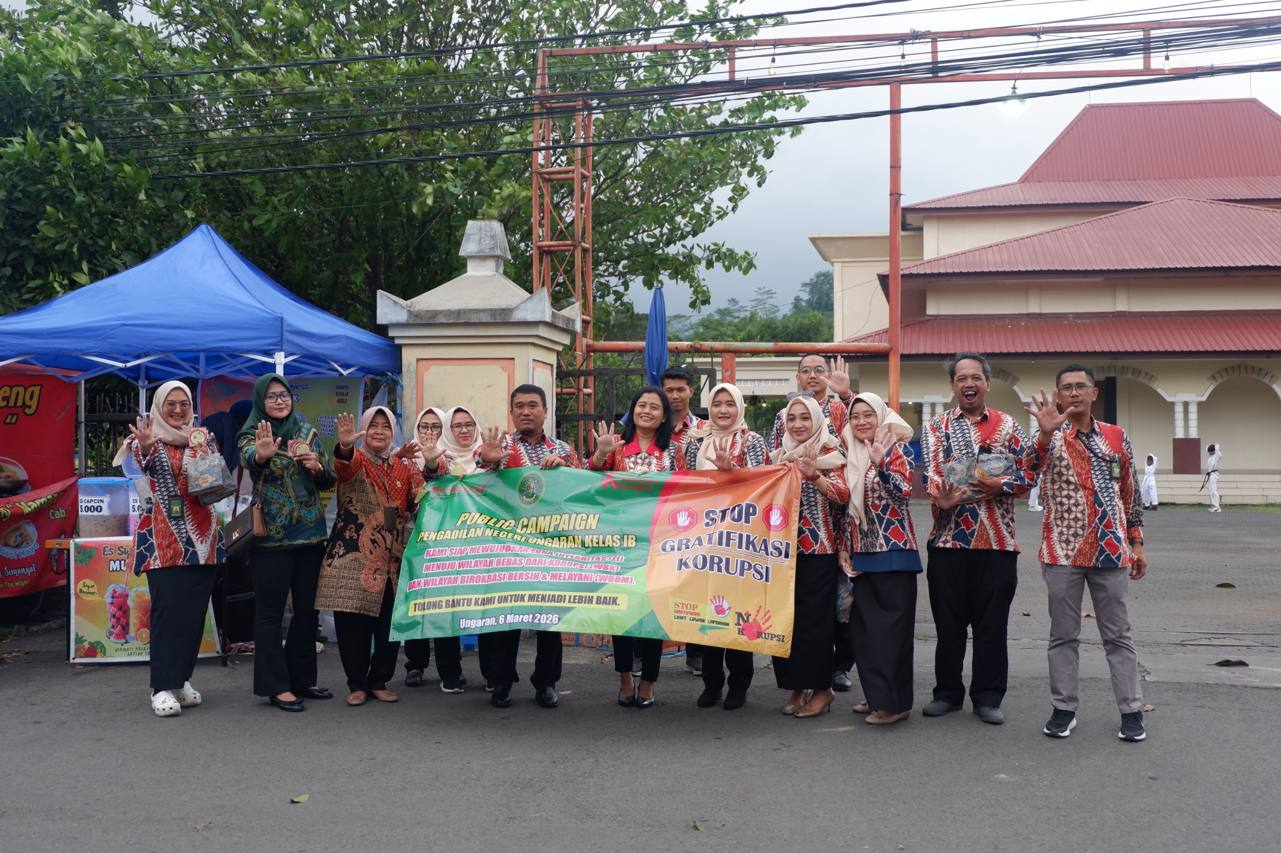 Kampanye Anti Gratifikasi, PN Ungaran Berbagi Takjil ke Masyarakat