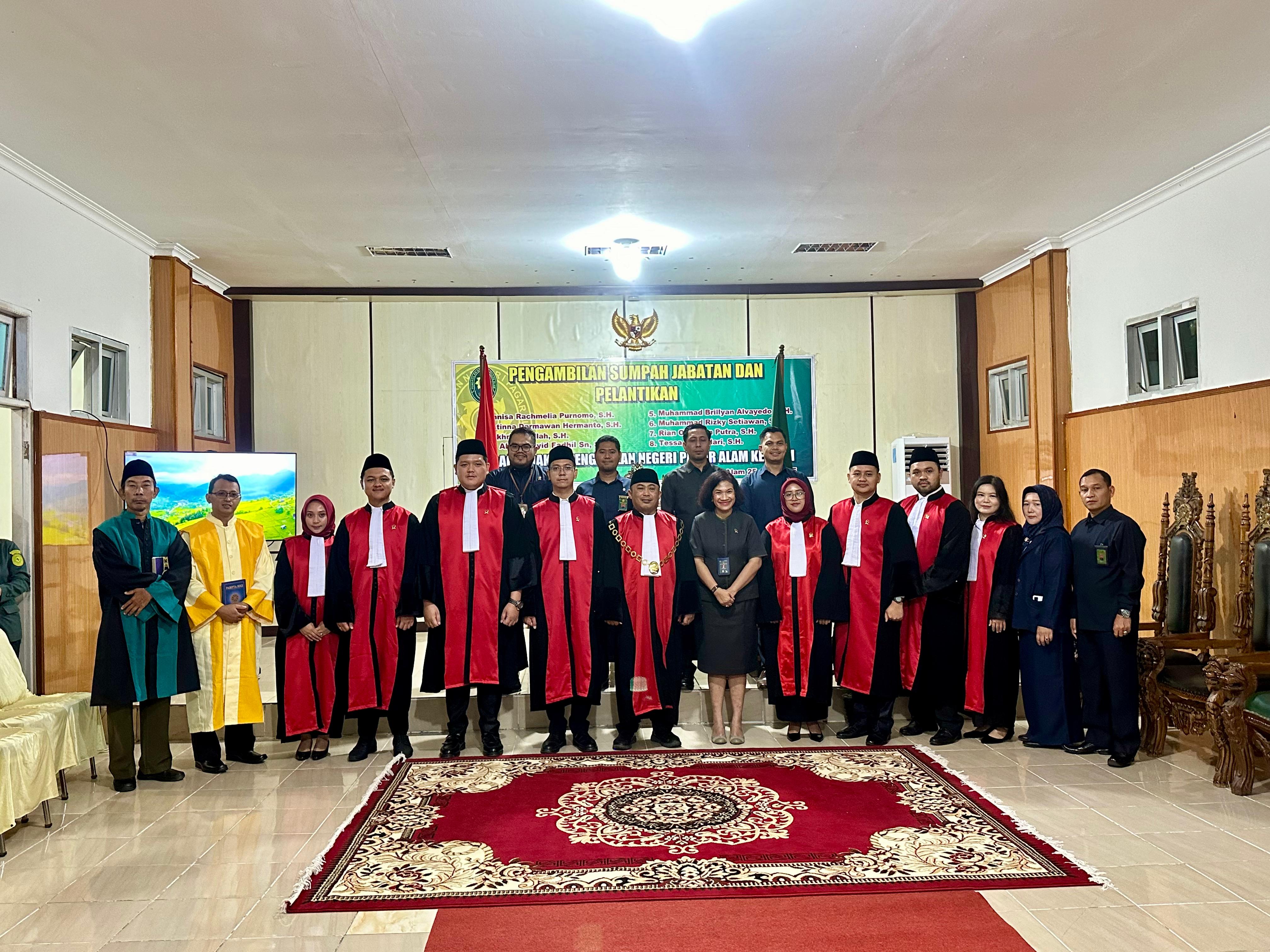 Ketua PN Pagar Alam Lantik 8 Hakim Baru