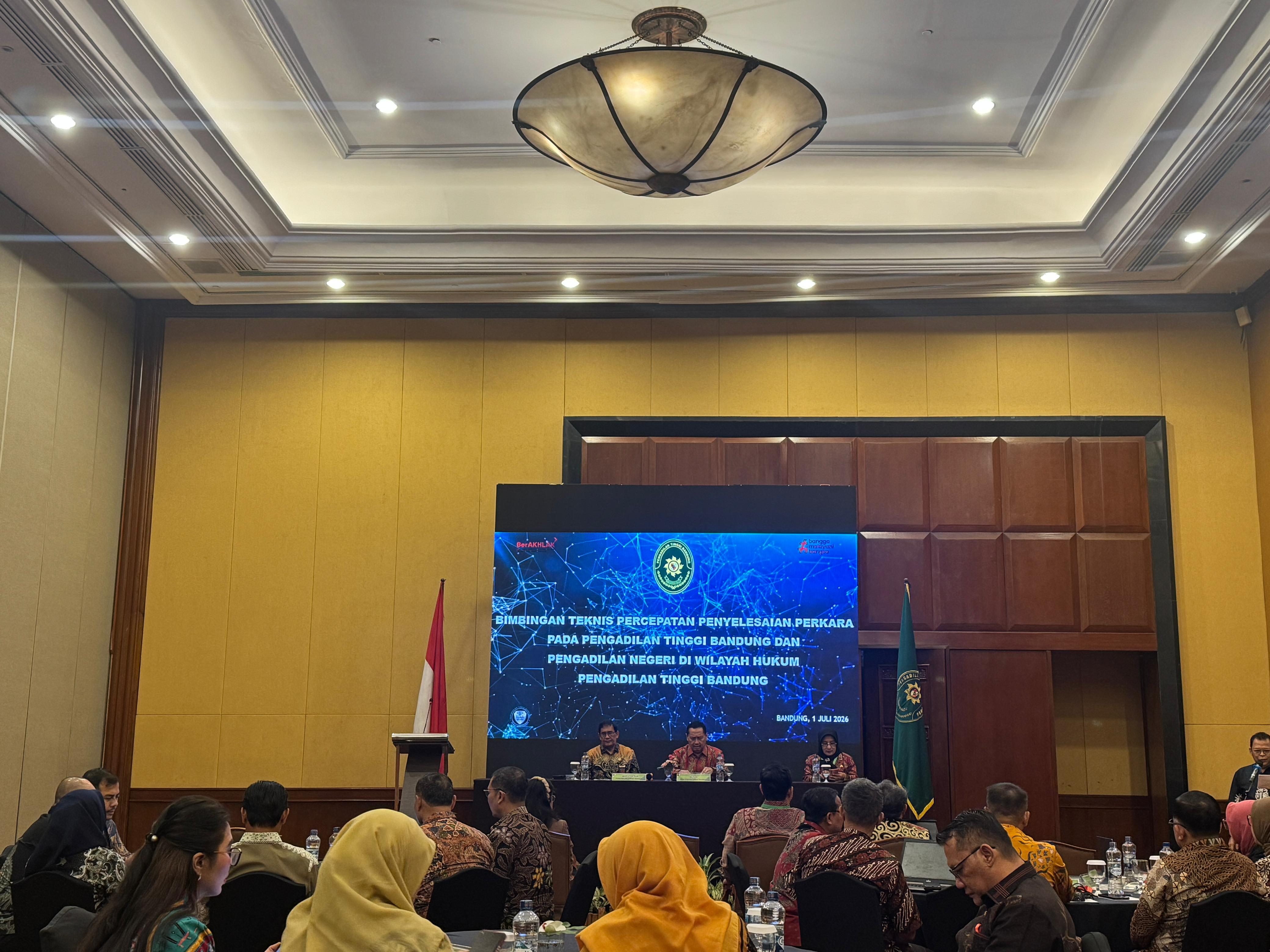 Ketua PT Bandung Buka Bimtek Penyelesaian Perkara, Optimalkan Pemanfaatan BLC