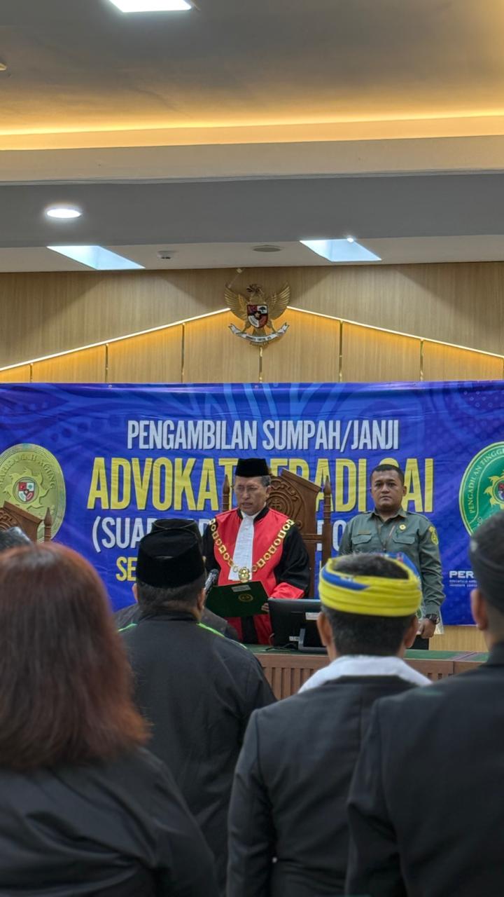Ketua PT Kaltara Ambil Sumpah Advokat, Tekankan Integritas & Profesionalisme