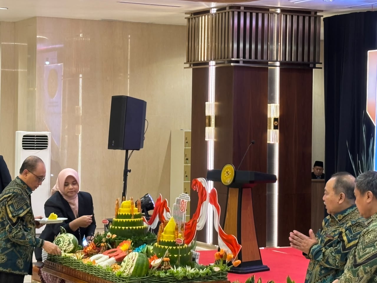 Khidmat dan Hangat: Pemotongan Tumpeng Tandai Syukuran HUT Ke-81 Mahkamah Agung