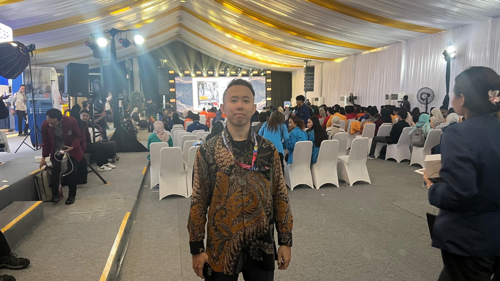 Ket: Mahasiswa jadi Reporter Dadakan dan live report pameran kampung hukum.
