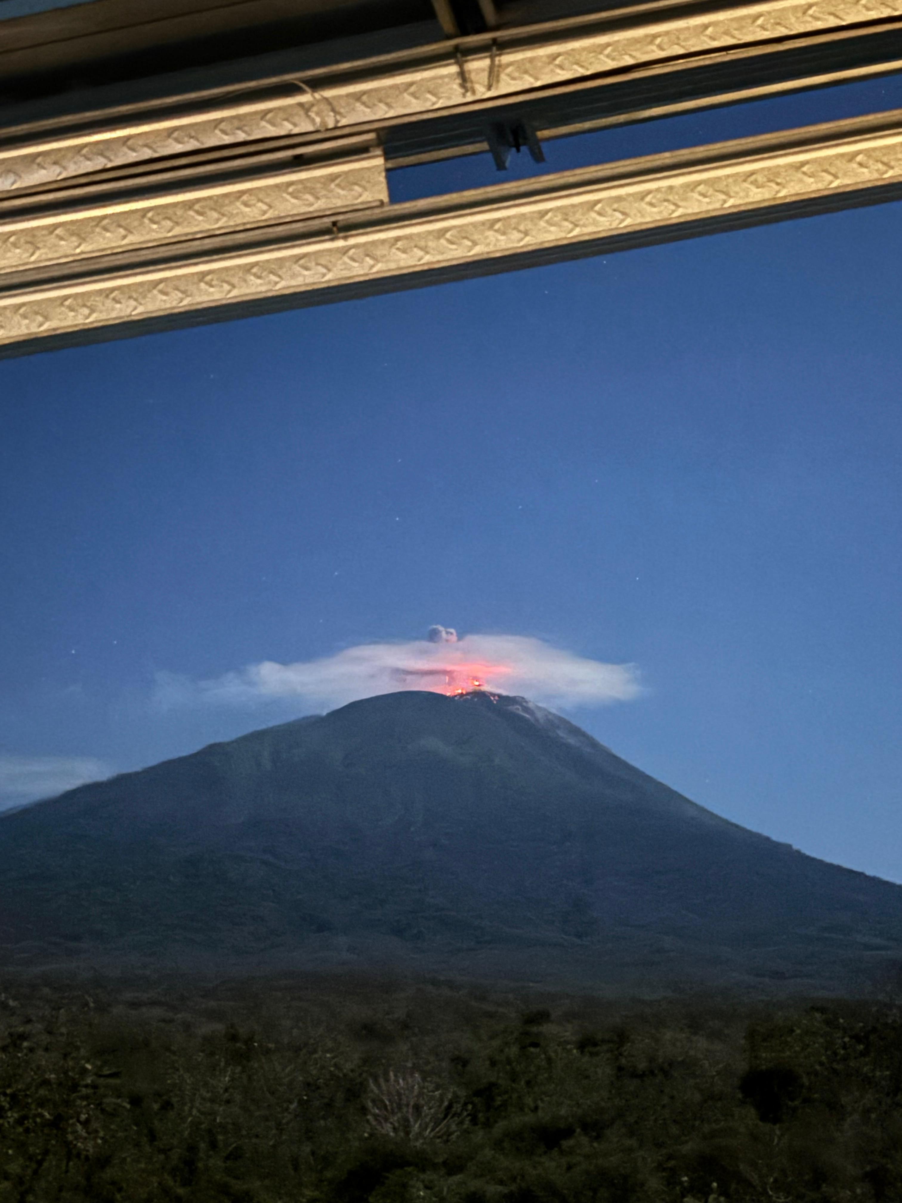 Kisah PN Lembata NTT Sidang Pemeriksaan Setempat di Tengah Erupsi Gunung