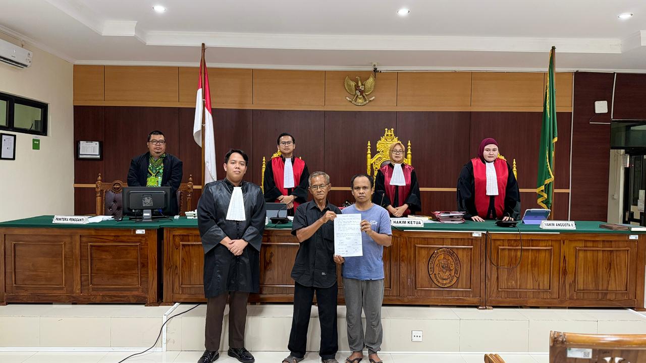 Majelis Hakim PN Sungailiat Fasilitasi Perdamaian Ayah & Anak dalam Kasus Penganiayaan