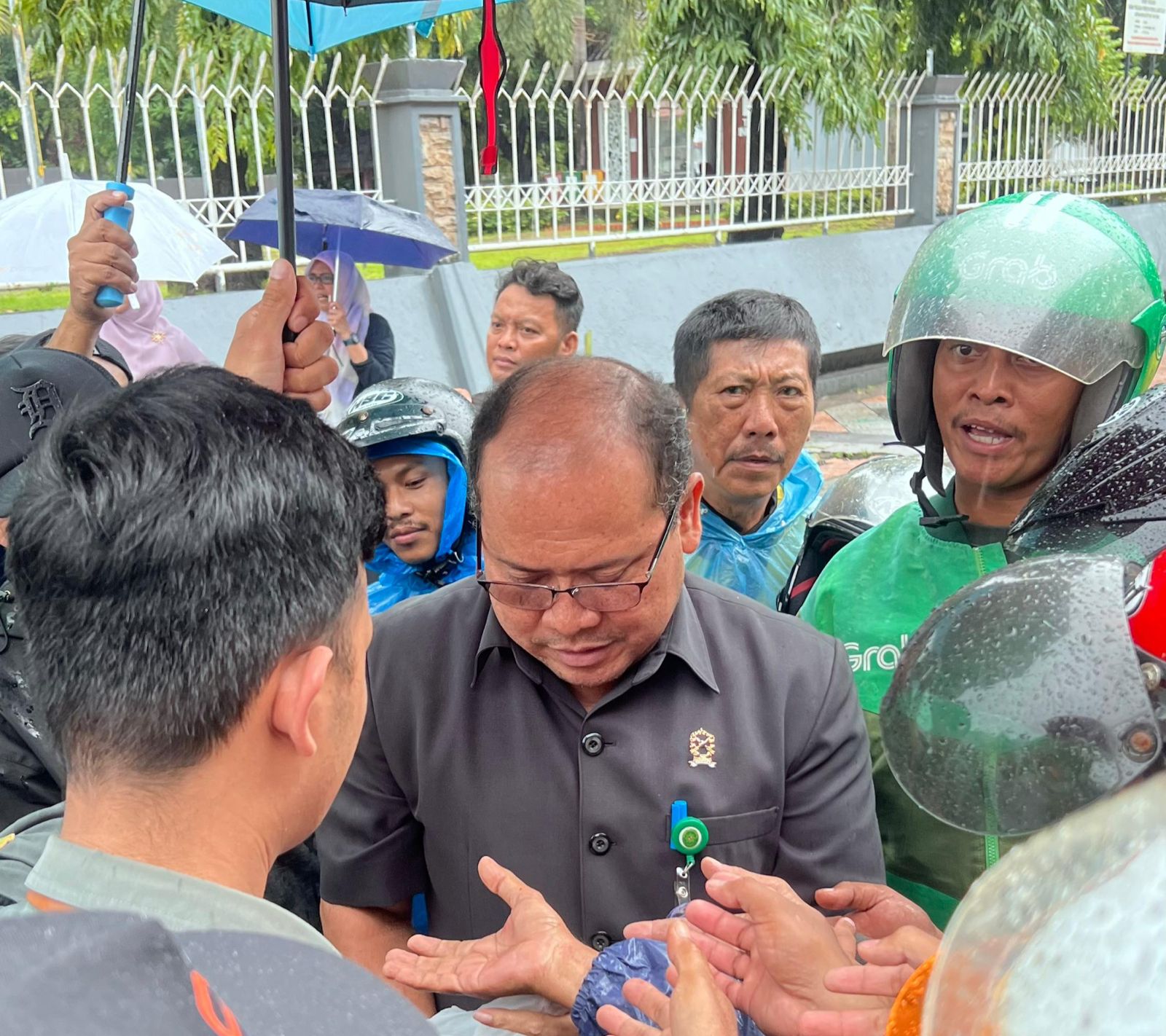 Meski Diguyur Hujan, PN Makassar Kampanyekan Integritas kepada Masyarakat