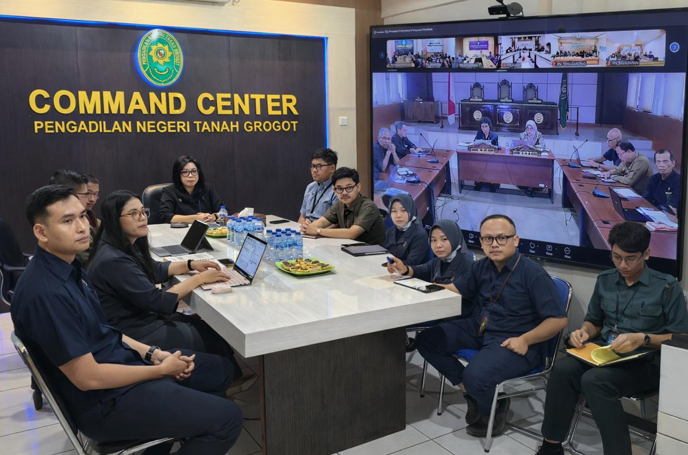 Pembinaan PT Kaltim, Tekankan Implementasi SOP Penanganan Perkara & Layanan Pengadilan