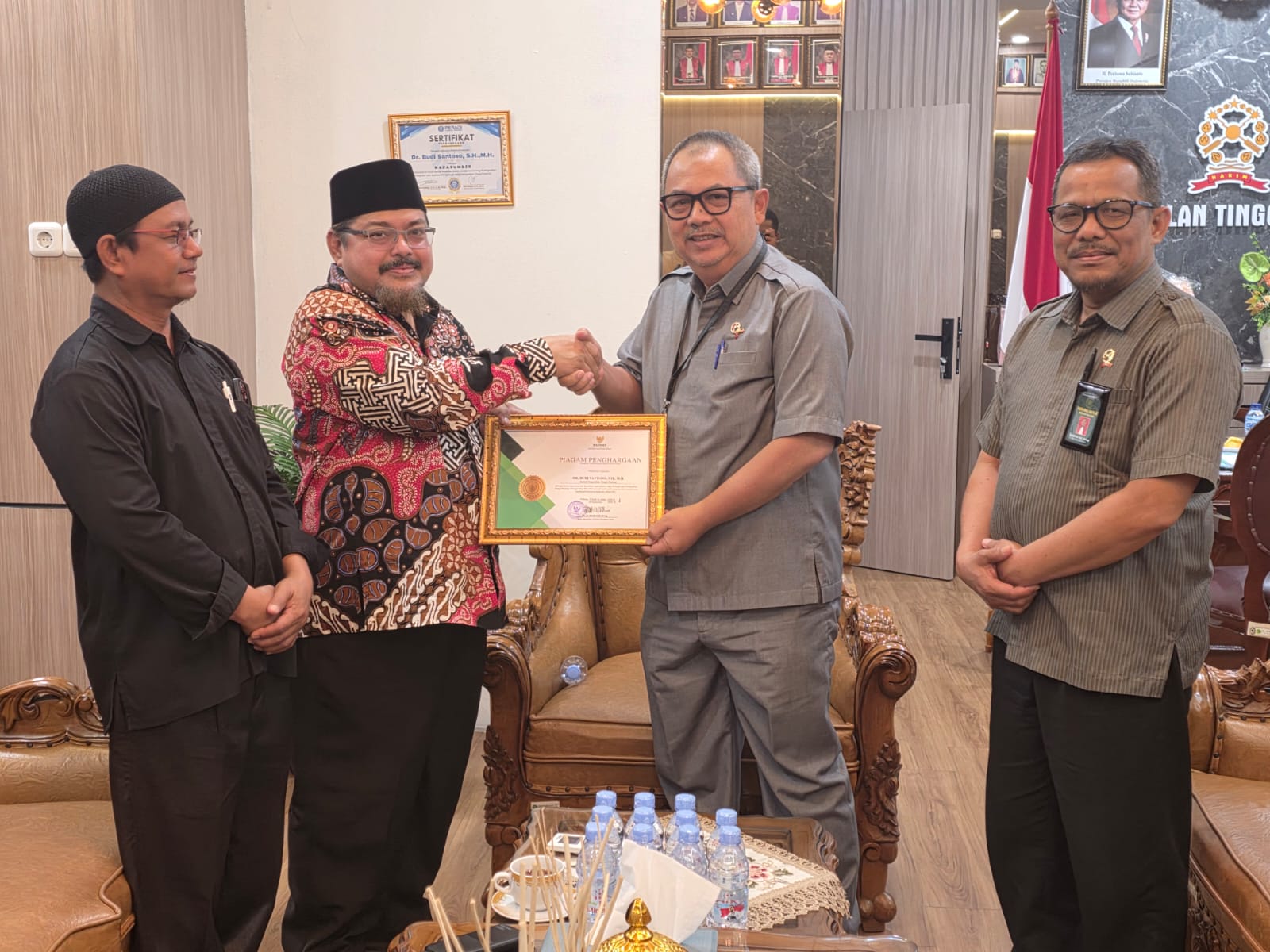 Pengadilan Tinggi Padang Raih Penghargaan BAZNAS atas Kontribusi Zakat