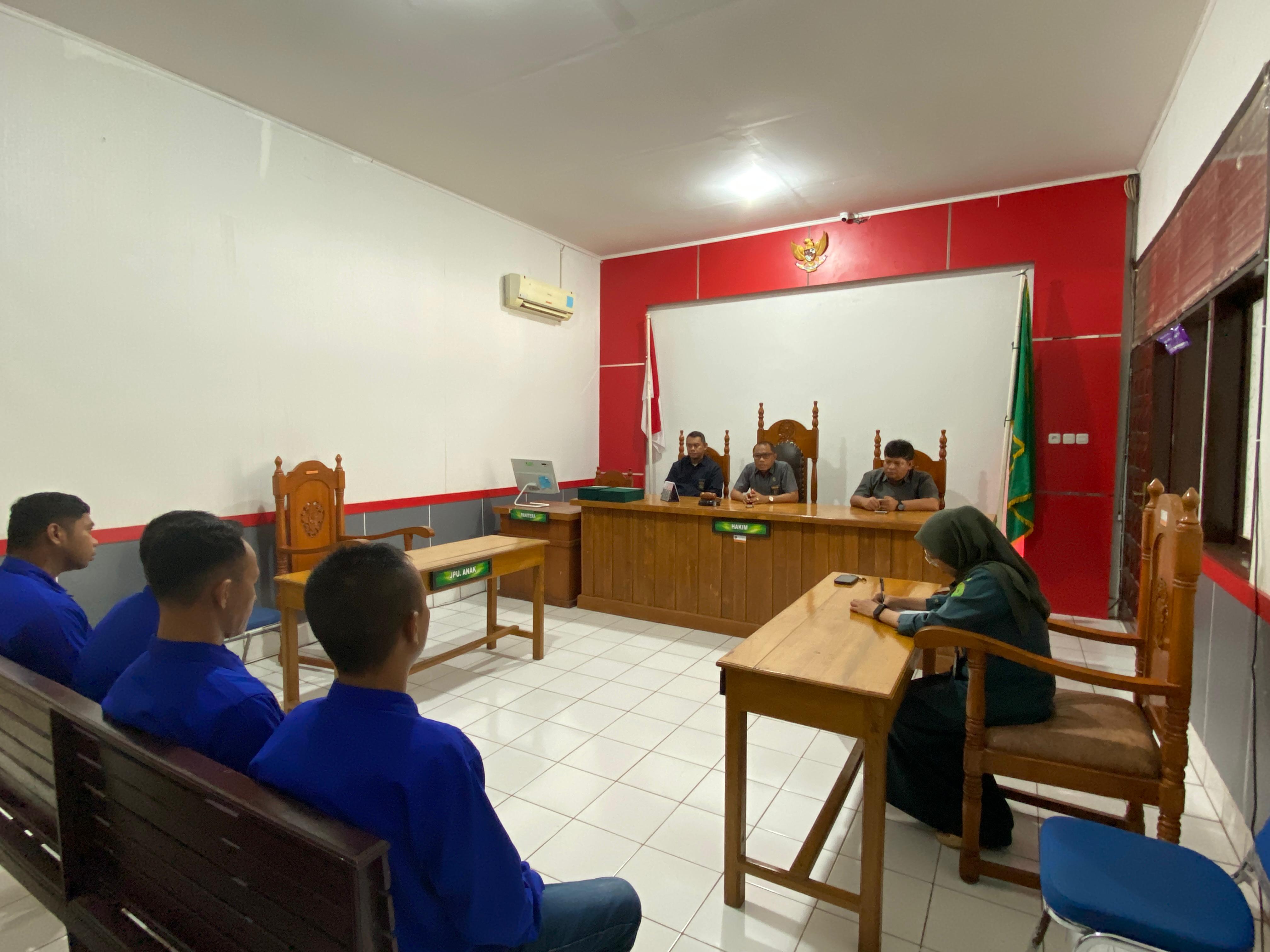 Perkuat Integritas Tenaga Outsourcing, Ketua PN Baubau Berikan Pembinaan