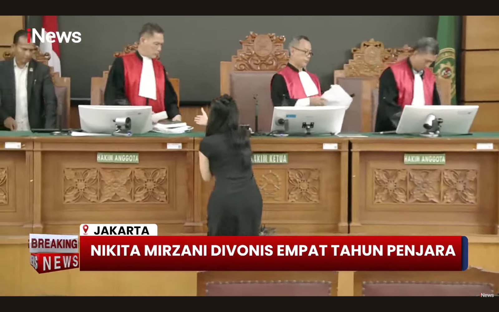 Pesan Tersirat di Balik Hakim Tolak Salaman dengan Nikita Mirzani