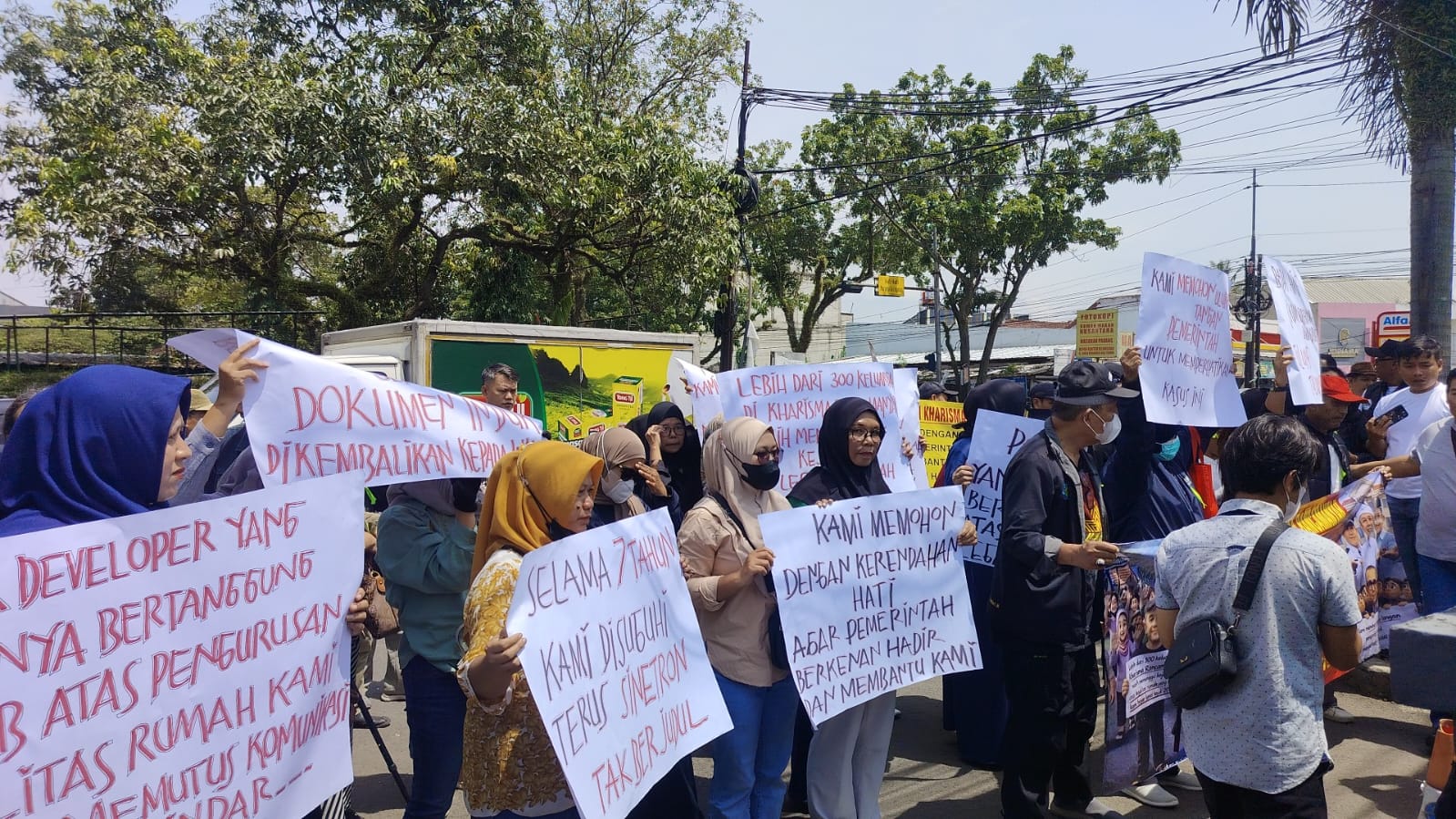 PN Bale Bandung Didemo Warga, Ada Apa?