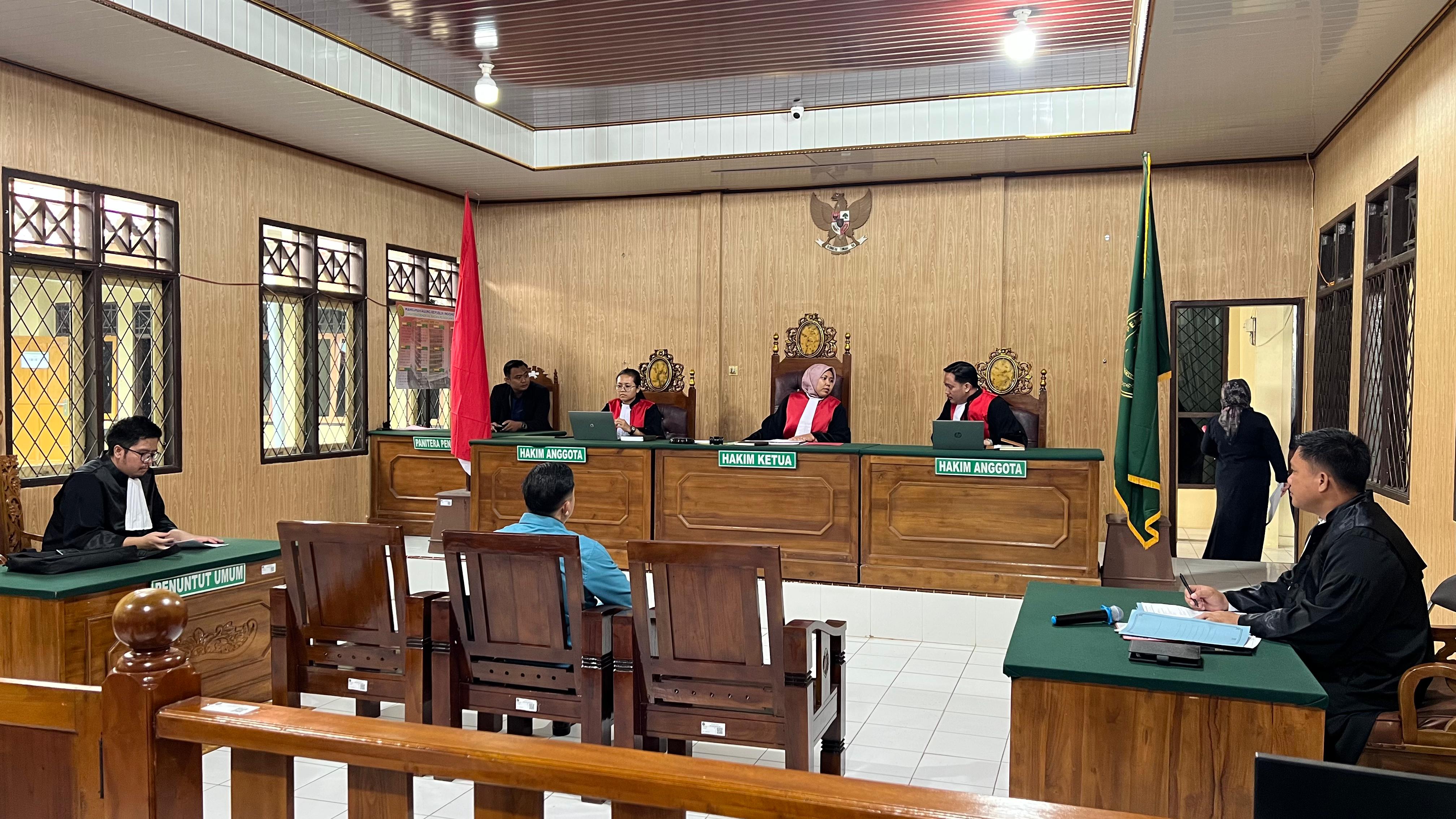 PN Liwa Lampung Gelar Sidang Anggota Polisi Ancam Guru dengan Golok