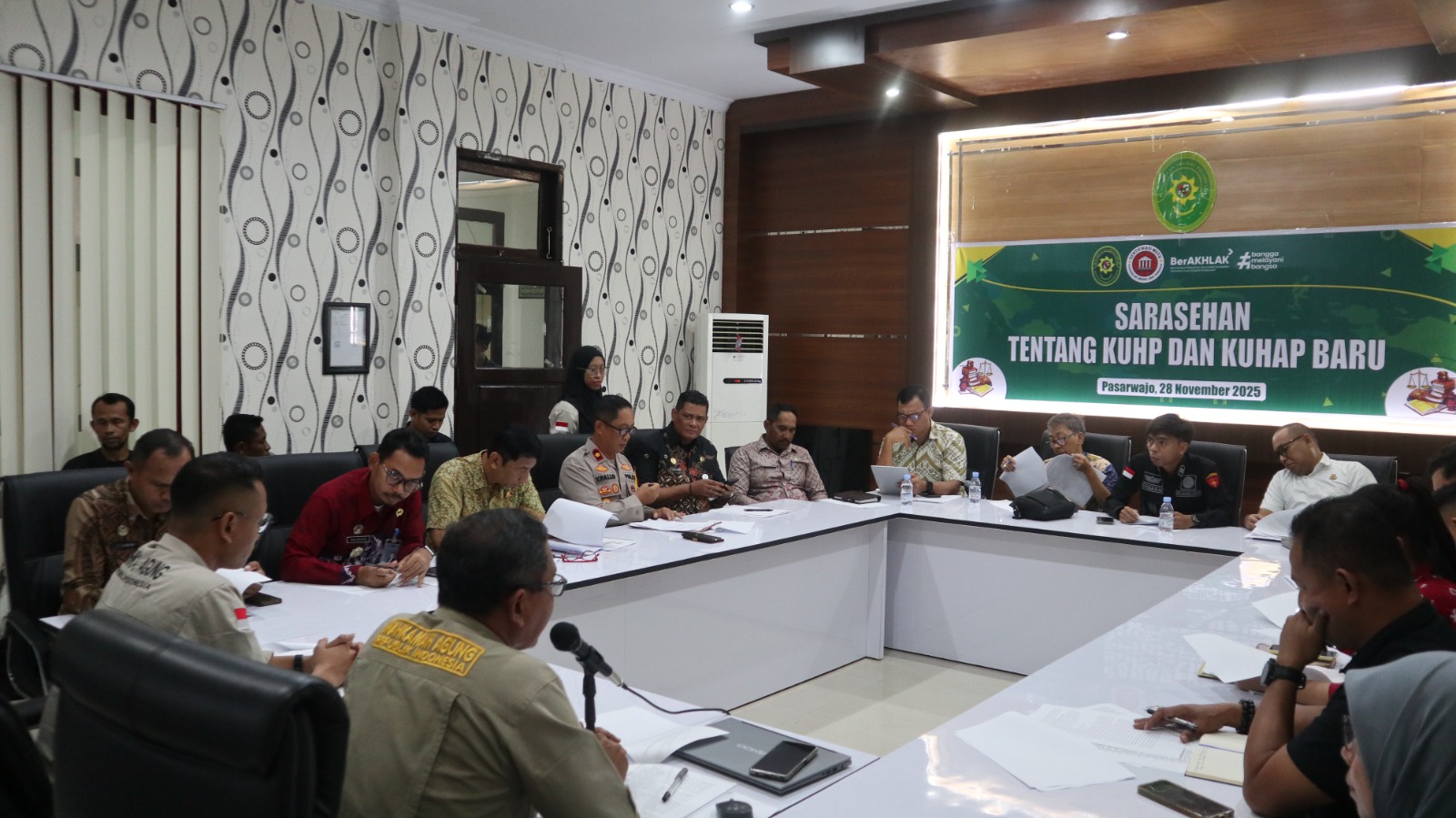 PN Pasarwajo Duduk Bareng Antar Penegak Hukum, Sinergikan Pemberlakuan KUHP & KUHAP 2026