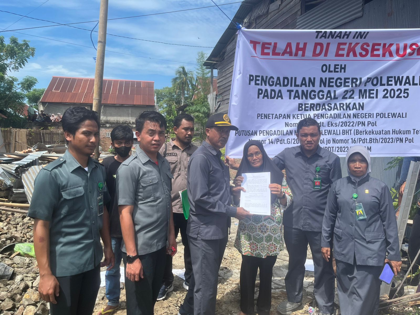 PN Polewali Sukses Eksekusi Rumah di Tengah Ketegangan Sengketa Lahan