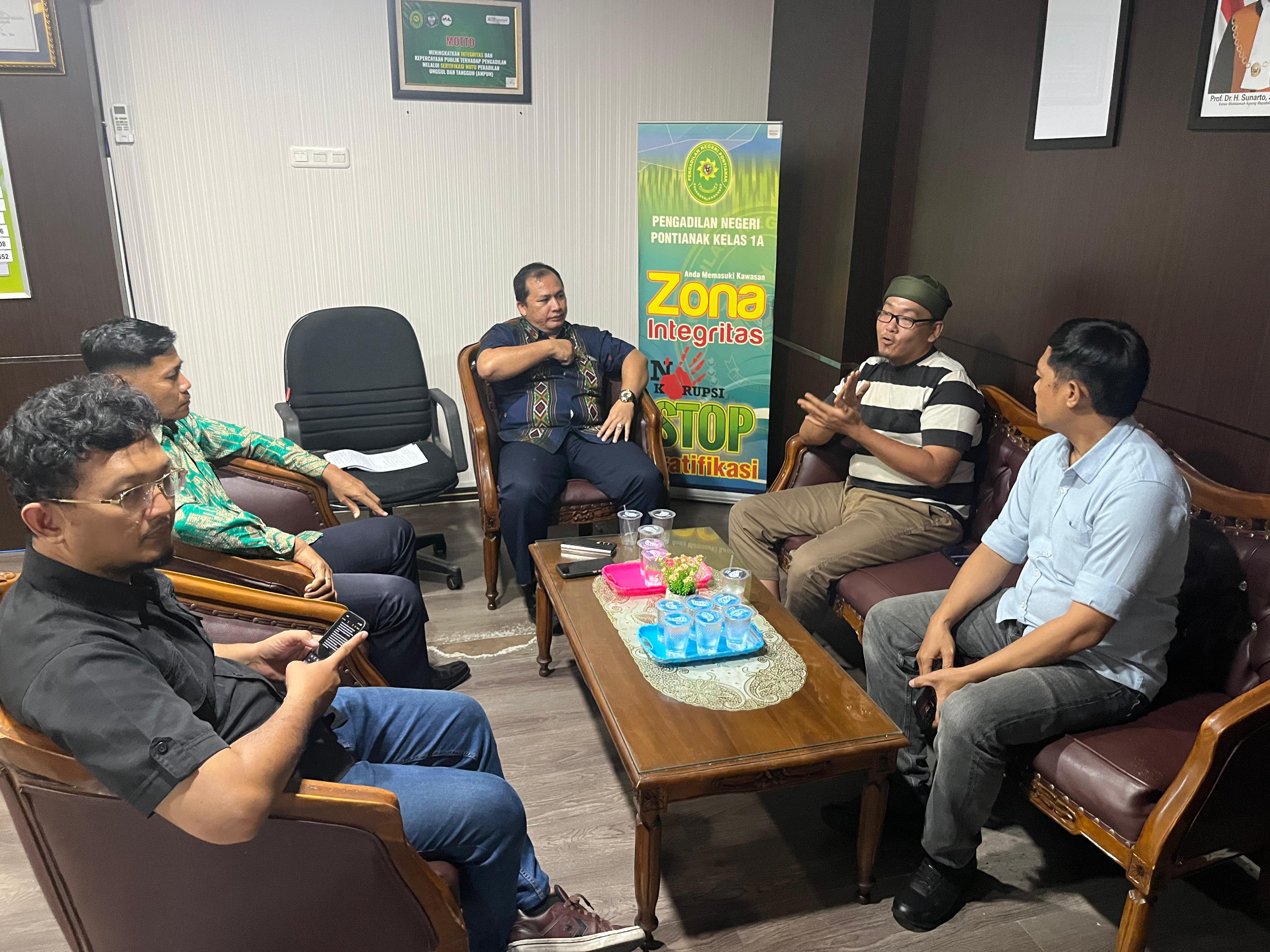 PN Pontianak Menyelesaikan Kericuhan Penolakan Putusan Praperadilan. Ini Kiatnya!