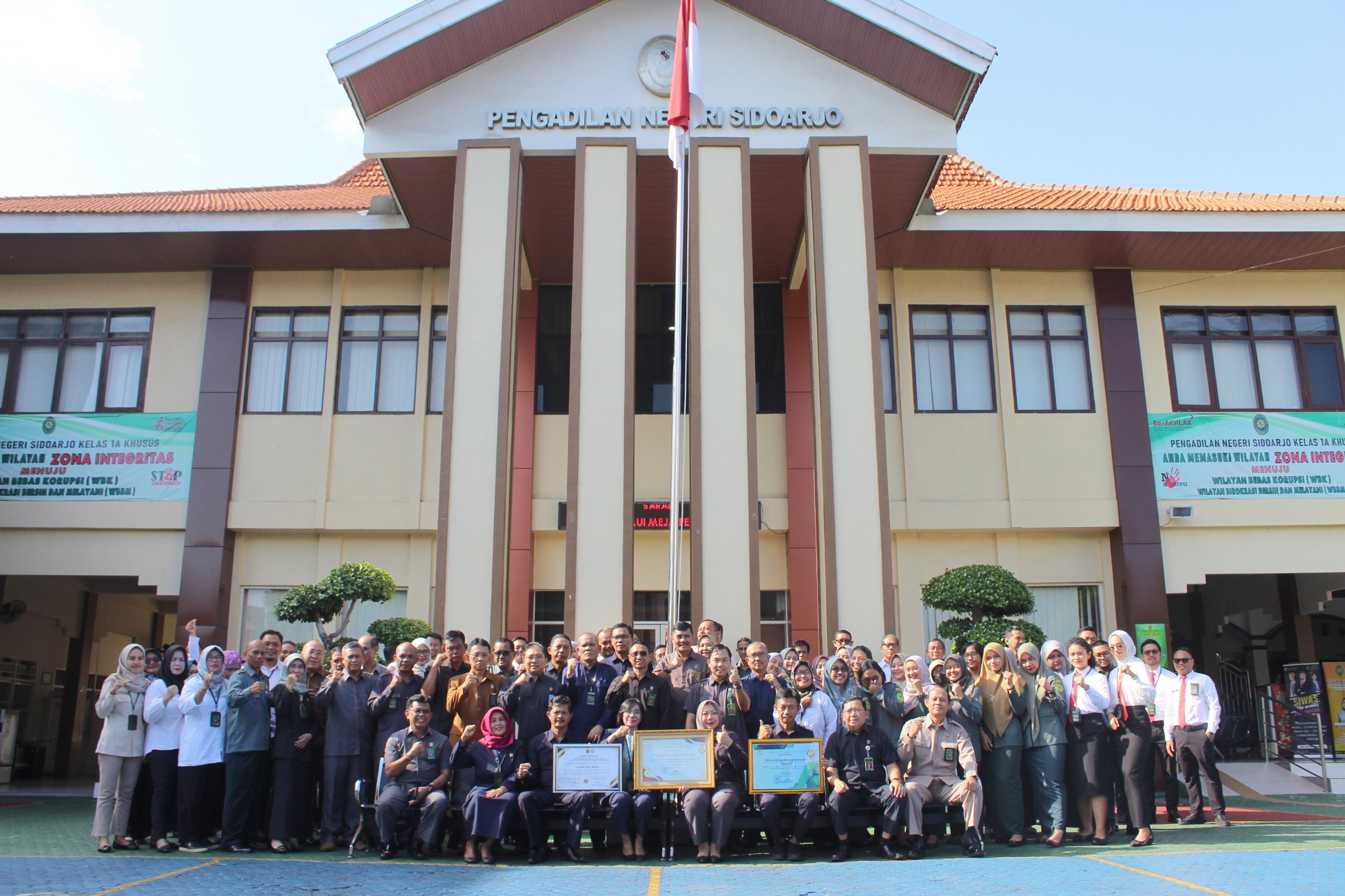 PN Sidoarjo Sabet Tiga Penghargaan,Tunjukkan Komitmen Pelayanan dan Integritas