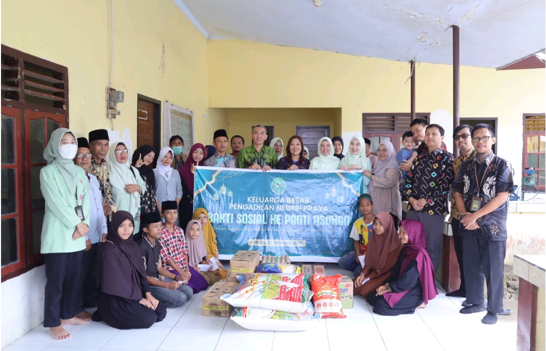 Ramadhan Momentum Peningkatan Spritual & Kepedulian, PN Praya Gelar Bakti Sosial