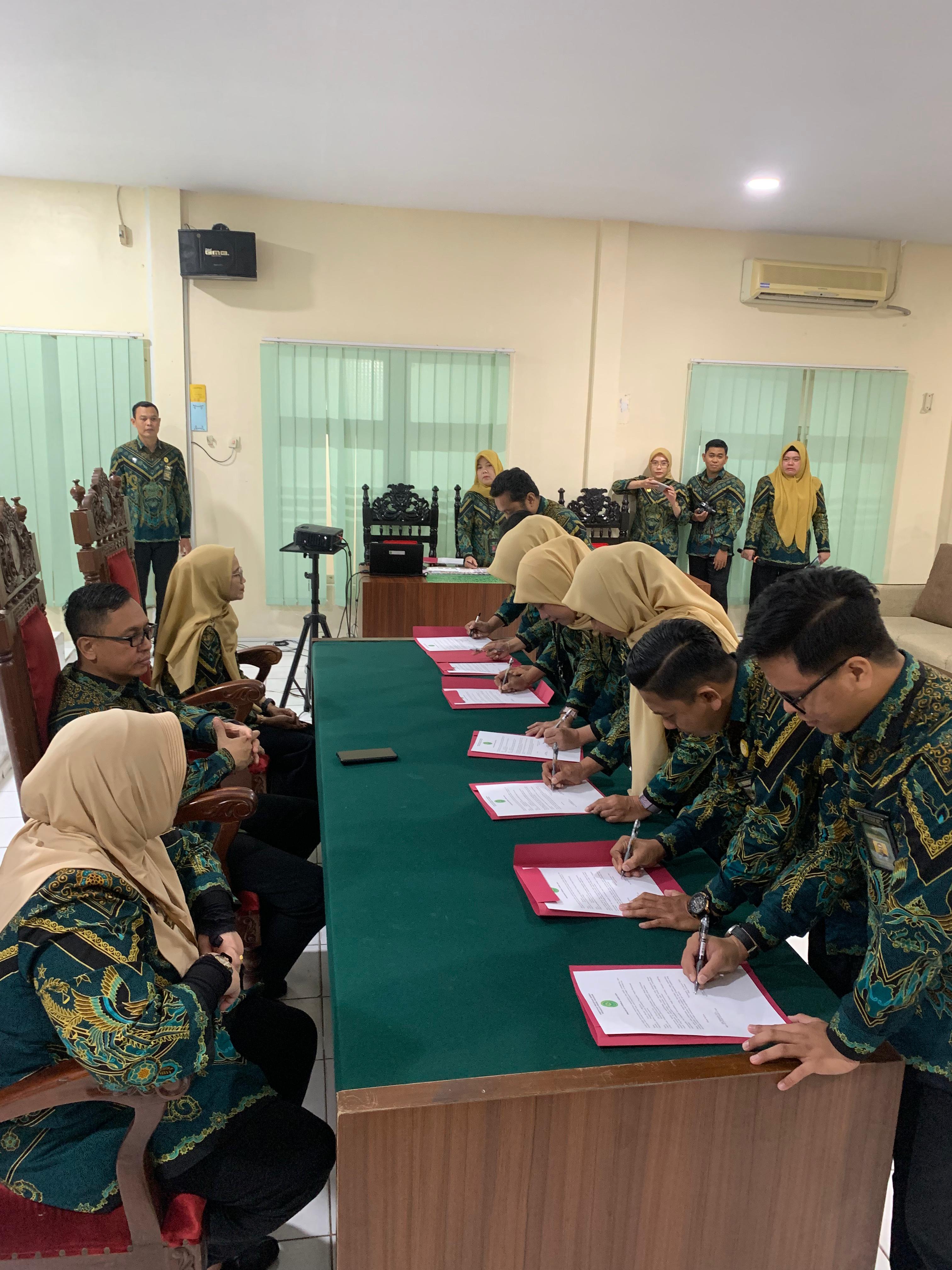 Seluruh Hakim & Pegawai PN Pontianak Teken Komitmen Anti Penyuapan 2026