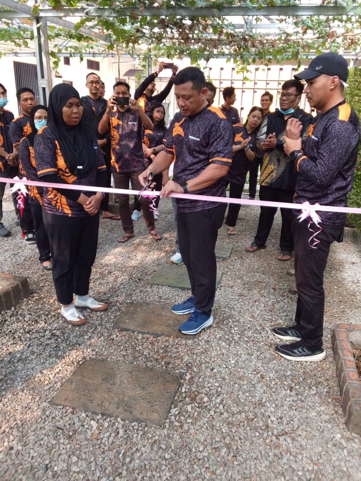 Semarakkan HUT MA, PN Bengkayang Resmikan “Kantin Tangguh”