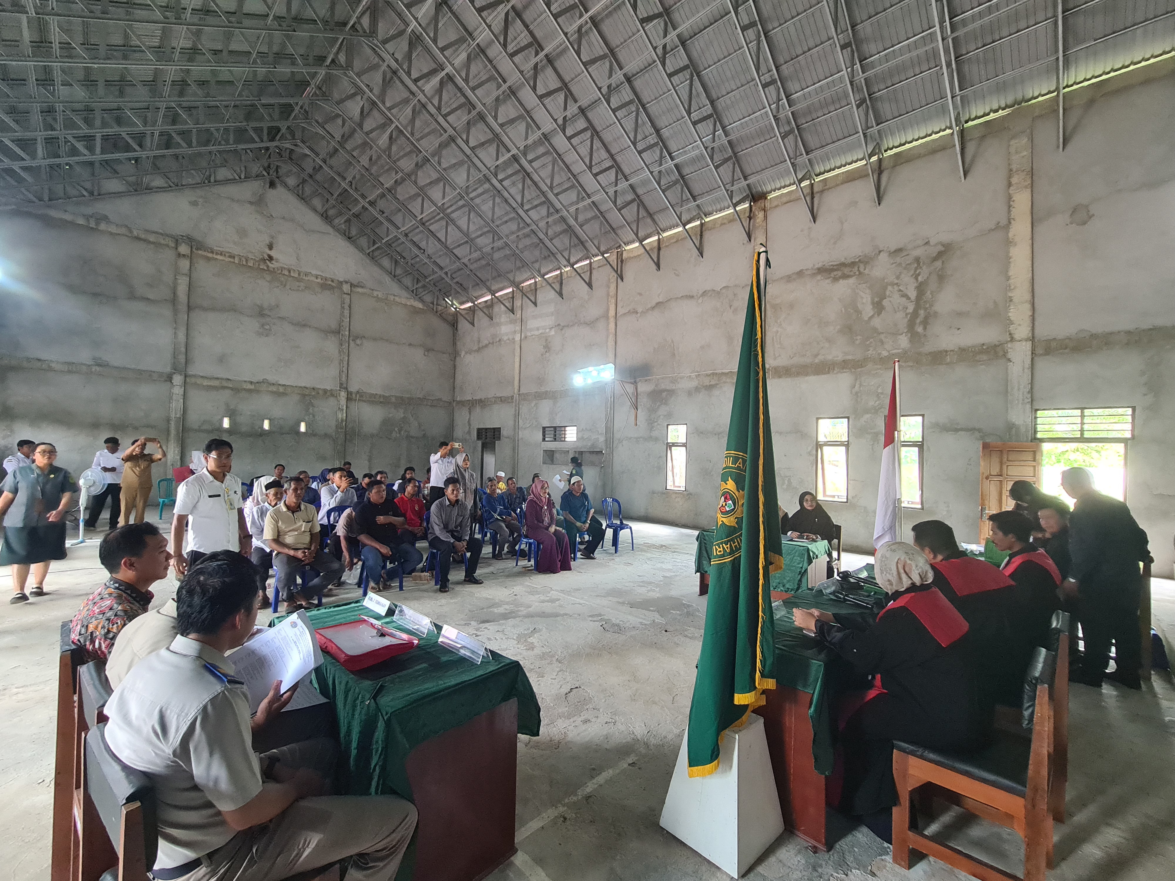 Sembari Sidang di Luar Gedung, PN Pelaihari Kenalkan Program Kijang Mas Tala