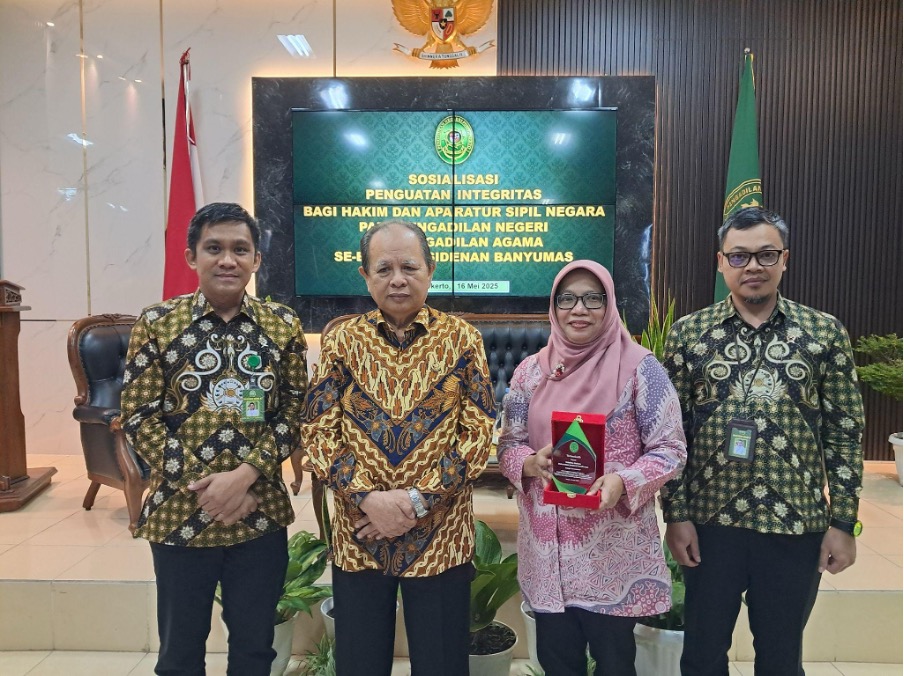 Seminar di PN Purwokerto, KY dan Prof Riris Bicara Pentingnya Integritas