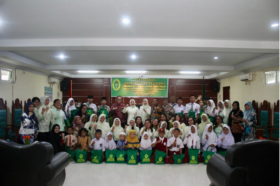 Senyum Anak Warga Peradilan Warnai Penyerahan Beasiswa DYK Lubuk Pakam