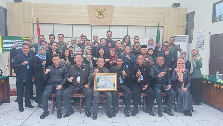 Senyum Personil PN Bajarbaru Kalsel Raih Penghargaan Akuntabilitas Kinerja