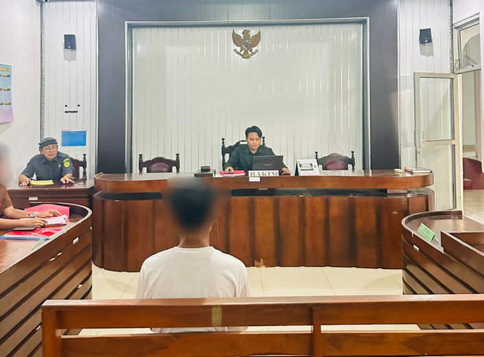 Tak Terima Dijewer lalu Pukul Gurunya, Pelajar Ini Dipidana Pengawasan