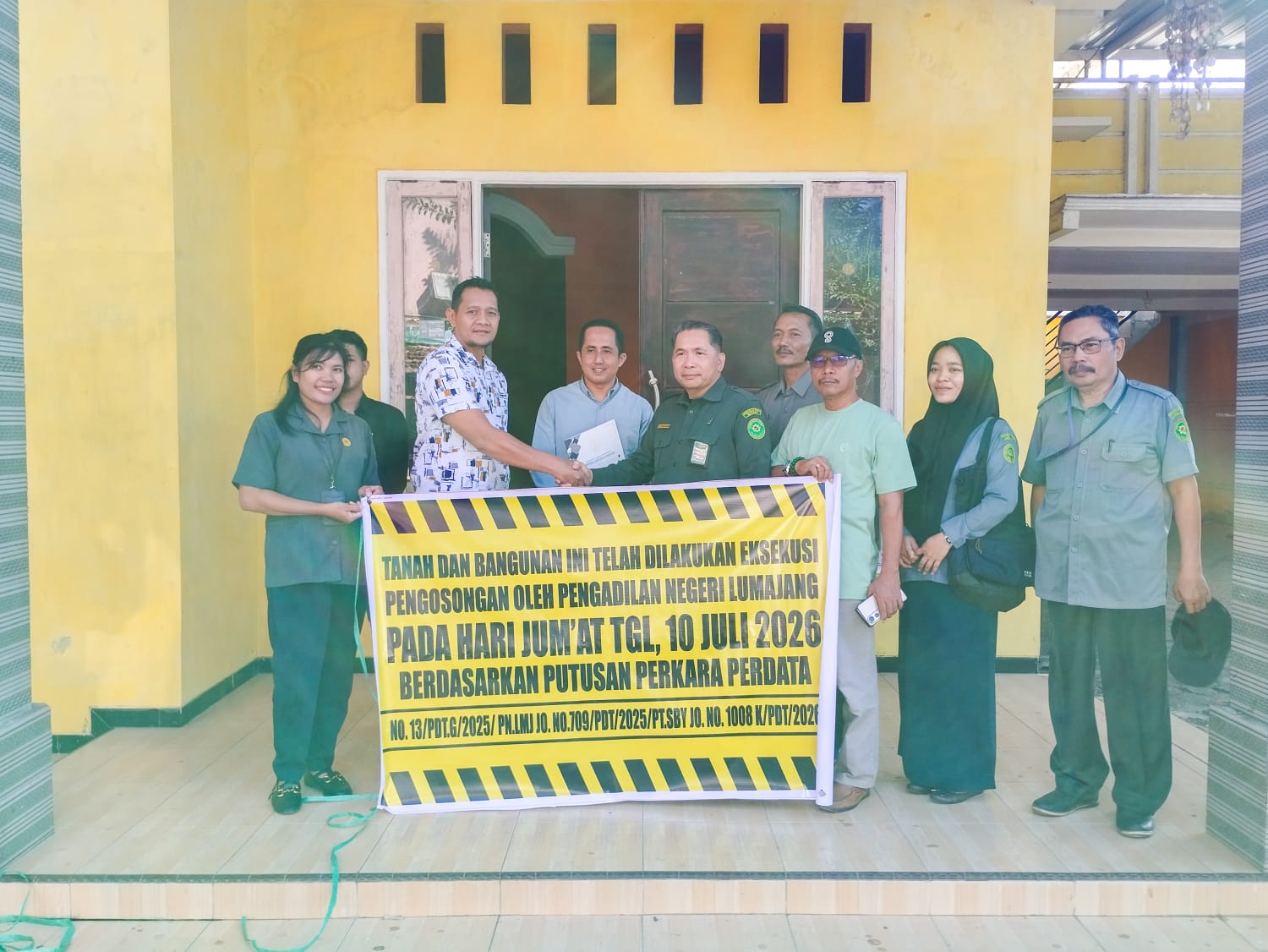 Tanpa Kericuhan, Termohon Serahkan Rumah Secara Sukarela saat Dieksekusi PN Lumajang
