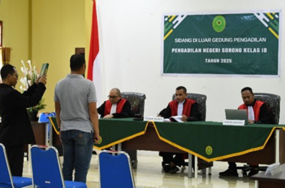 Tempuh 4 Jam Lewati Gunung dan Hutan Papua, PN Sorong Lakukan Sidang Keliling