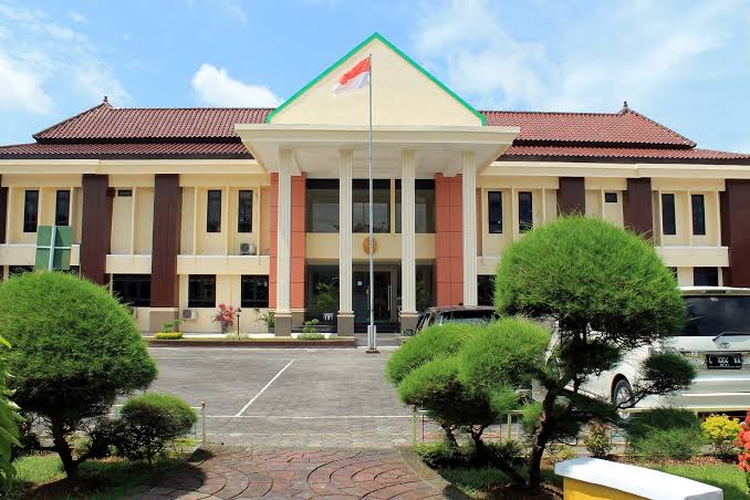 Tok! PN Sampang Vonis 3 Tahun Bui Pelaku Pidana Rokok Ilegal  1.033.600 Batang