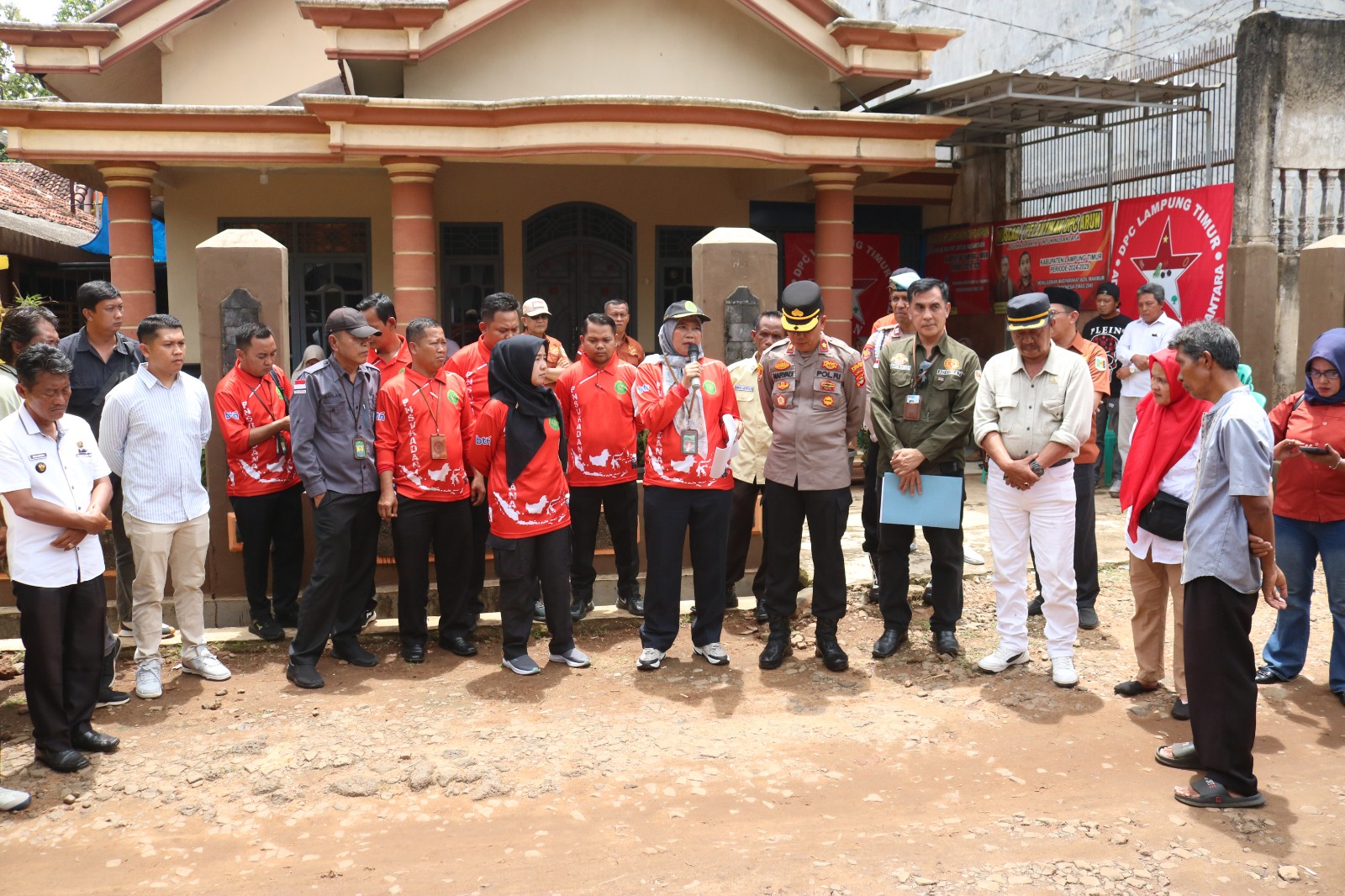 Tuntas! PN Sukadana Laksanakan Eksekusi Pengosongan Rumah secara Tertib