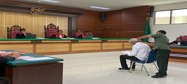 Usia Terdakwa 77 Tahun, Pengadilan Pinjamkan Alat Bantu Dengar demi Jamin Hak Lansia
