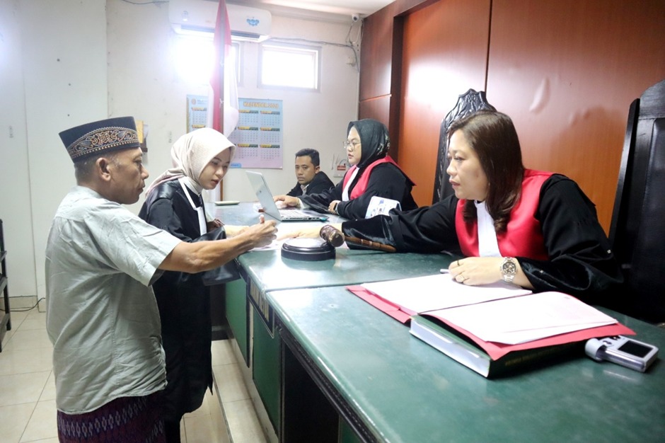 Wujudkan Peradilan Bersih, PN Praya Terapkan Pakta Integritas di Persidangan