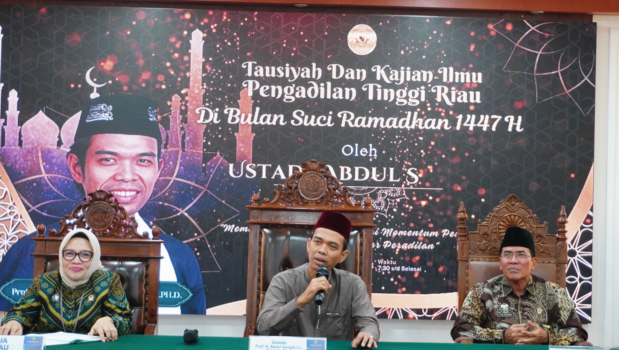 Potret Pengajian di PT Riau dengan Penceramah Al-Mukarram Ustadz Abdul Somad