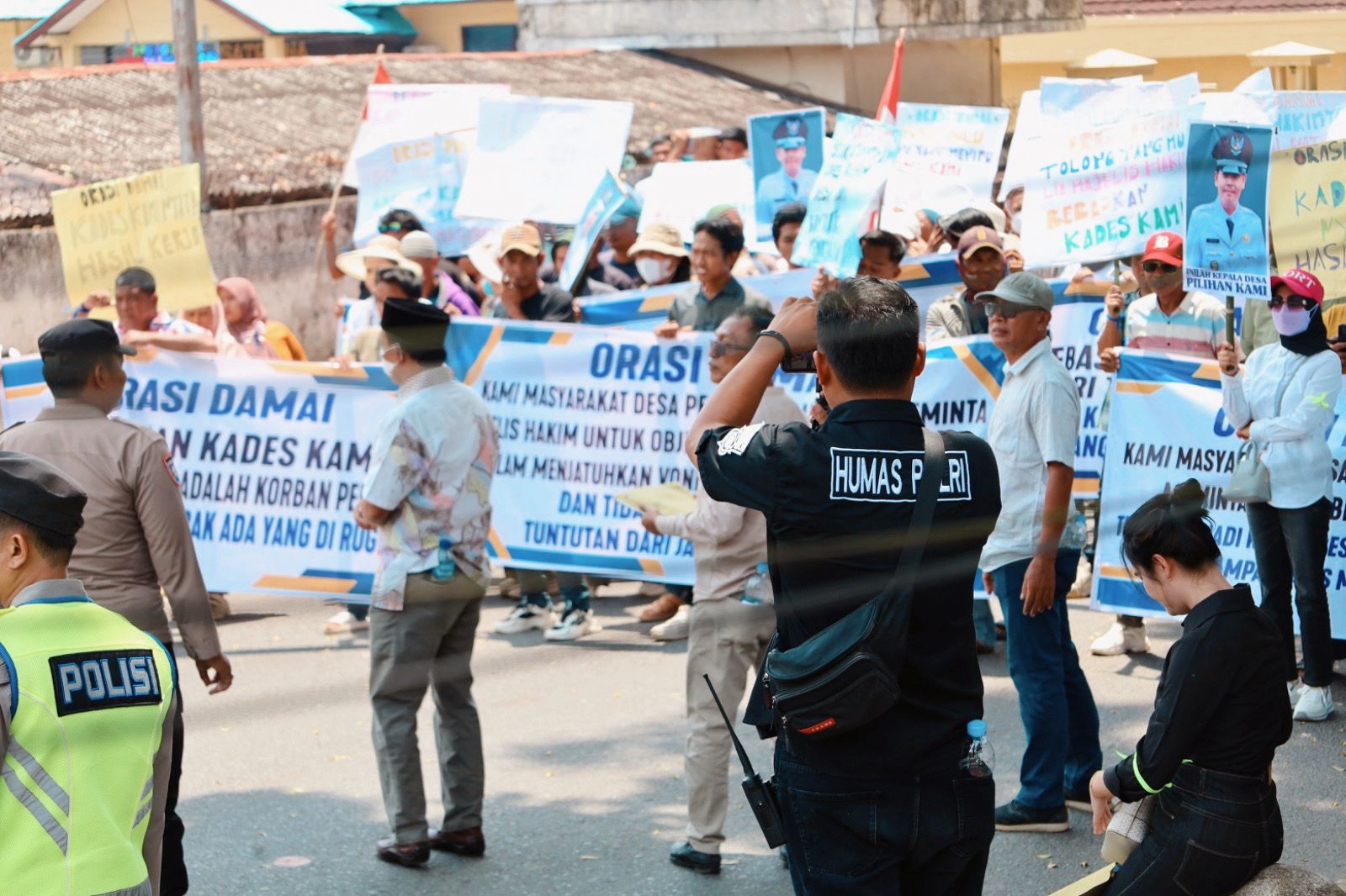 Tuntut Keadilan Bagi Kades, Demo Warga Pematang Panggang di PN Kayu Agung Berjalan Damai
