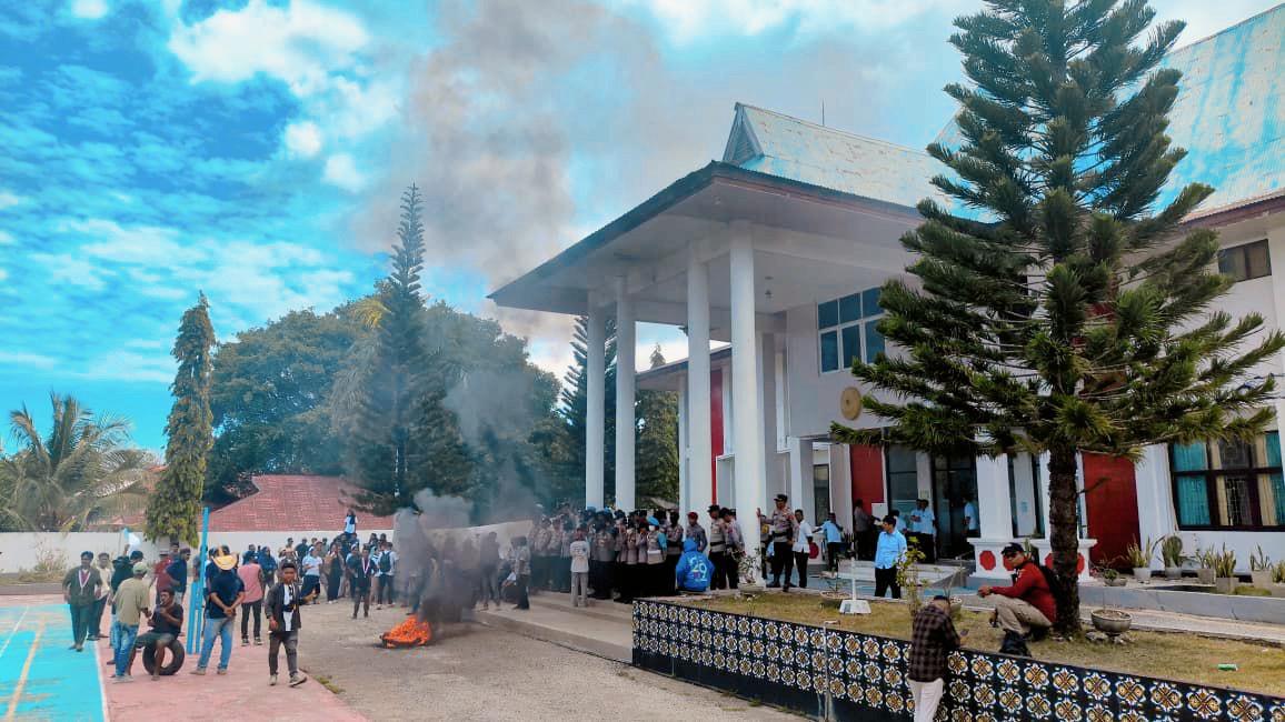 Vonis Praperadilan di PN Rote Ndao, NTT Digeruduk Massa, Ini Penampakannya